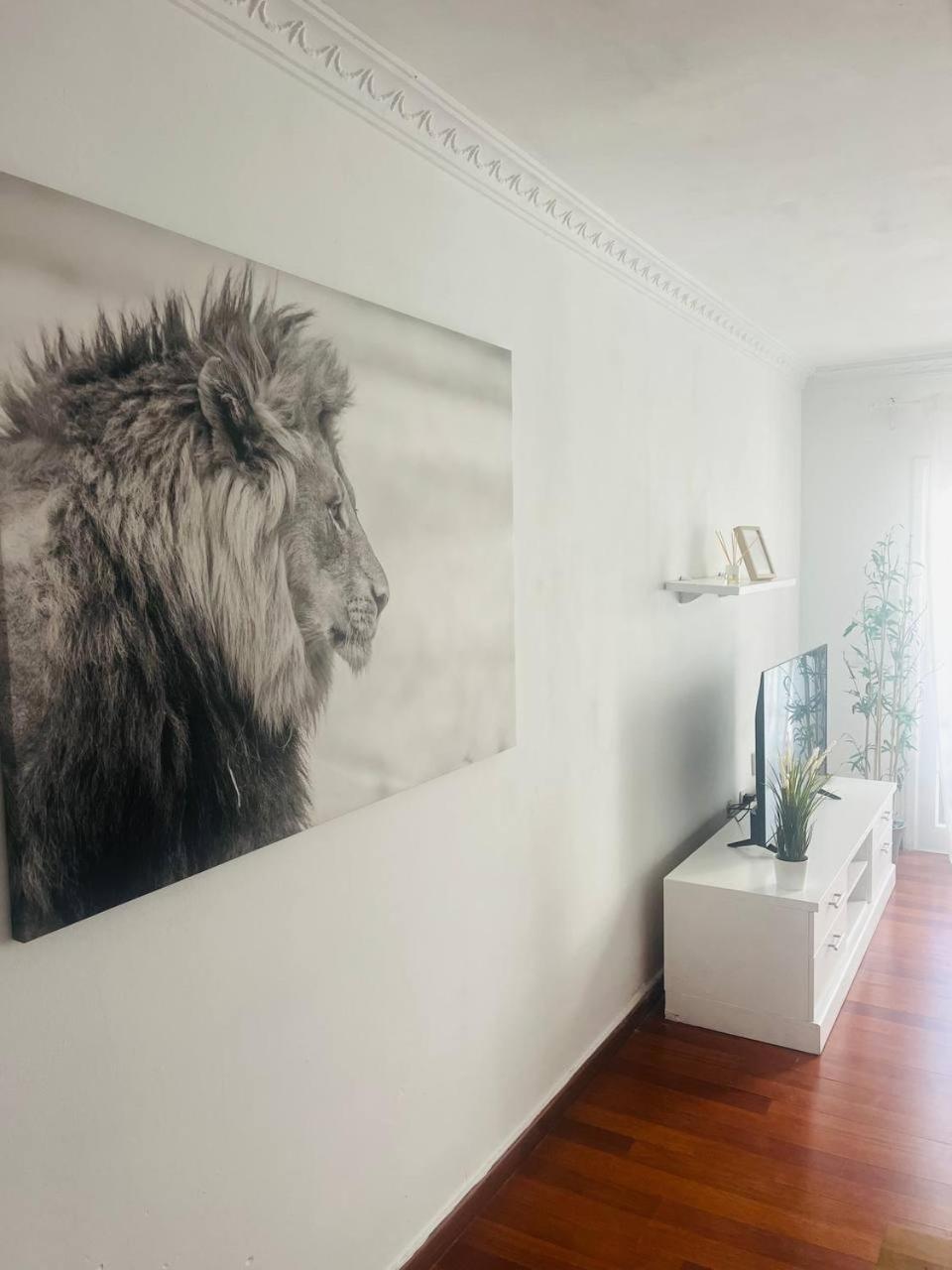 Apartment Near The Ocean Арона Екстериор снимка